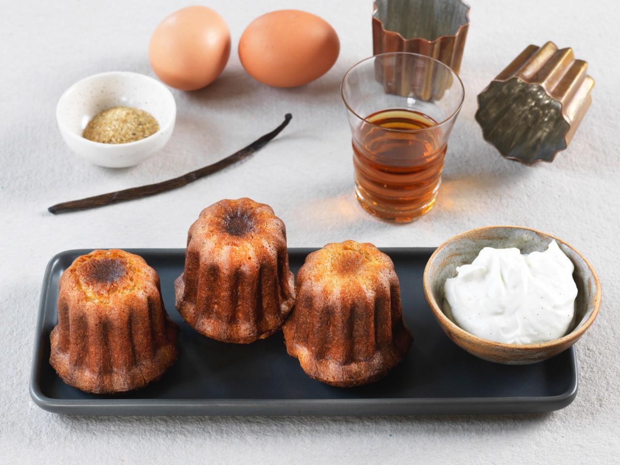 Cannelés et chantilly de yaourt de brebis Cannelés et chantilly de yaourt de brebis
